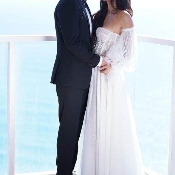 Liz Martinez “Rain” Wedding Dress size 6 Custom white on white worn for pre phot - Picture 10 of 10